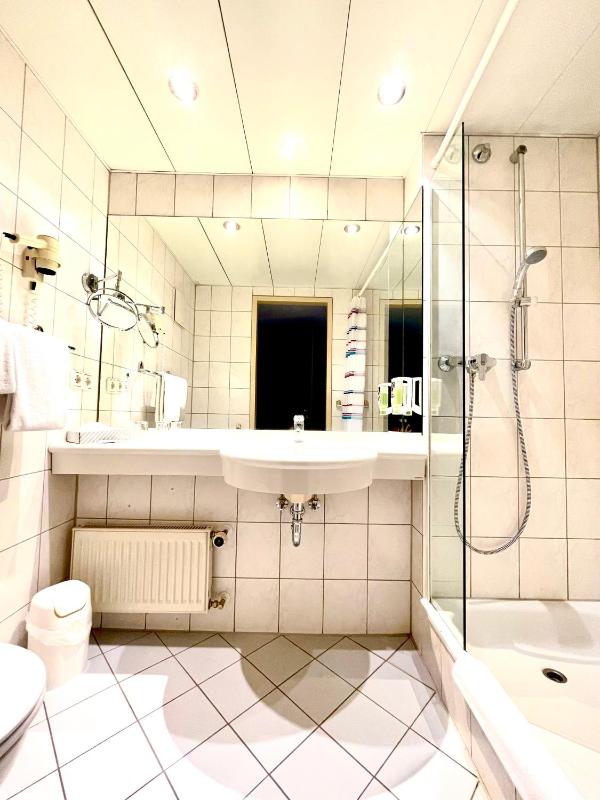 Standard Single Room image 3