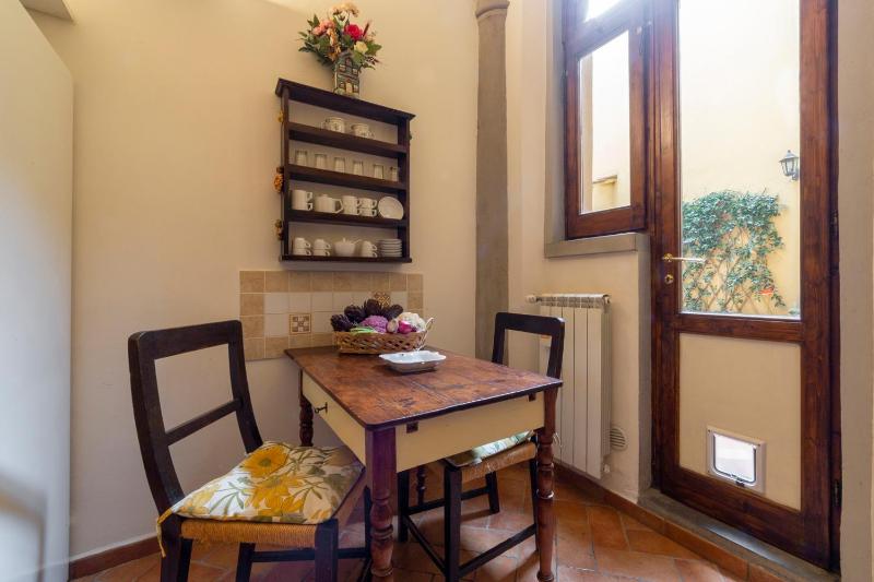 The paintress home with private patio - image 10