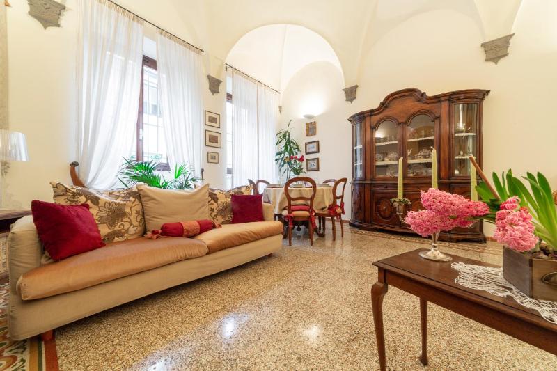 The paintress home with private patio - image 12