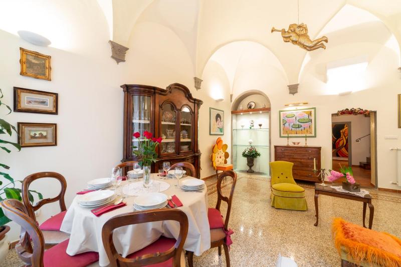 The paintress home with private patio - image 11