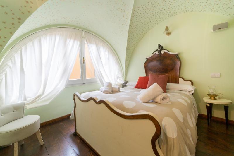 The paintress home with private patio - image 13
