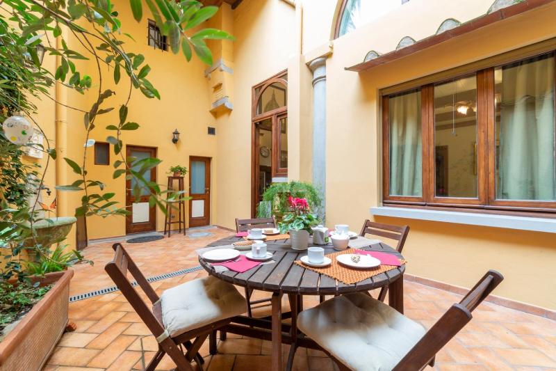 The paintress home with private patio - image 7