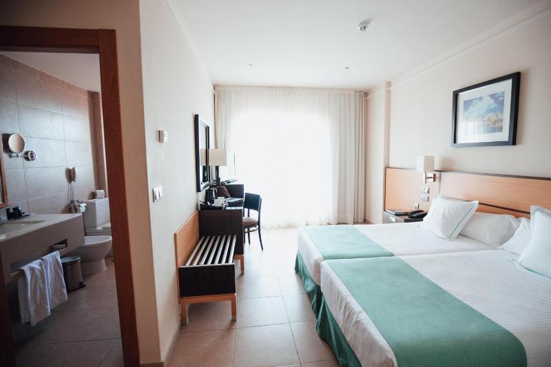 Double or Twin Room image 3