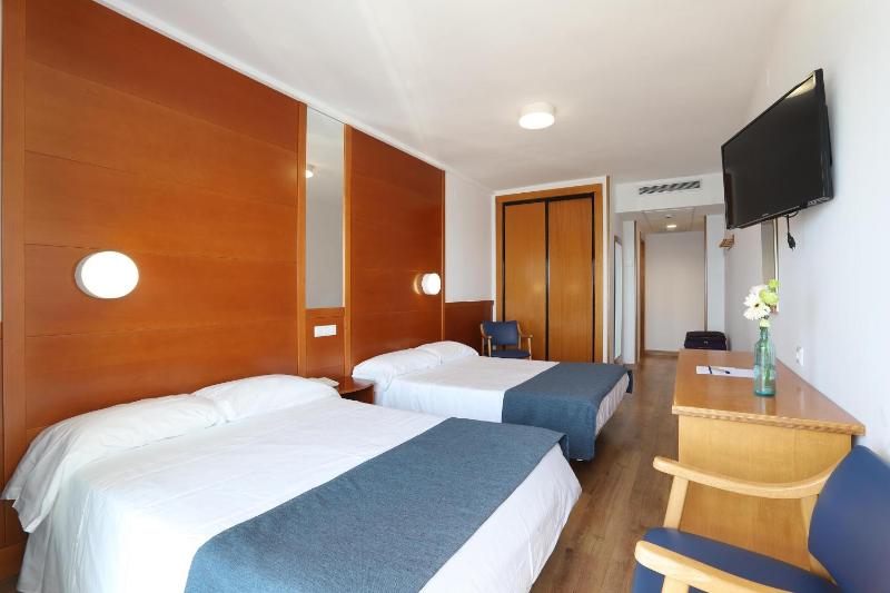 Double or Twin Room with Sea View image 4