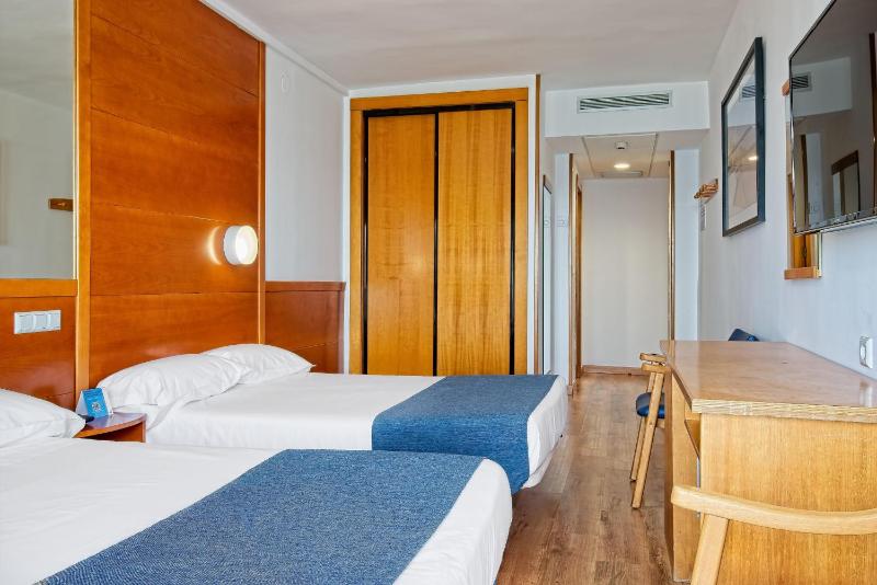 Single Room with Sea View image 1