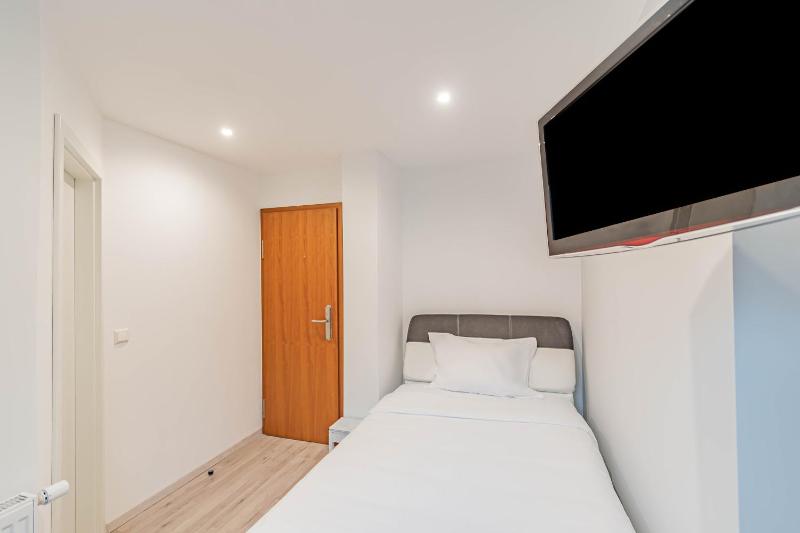 Single Room image 1