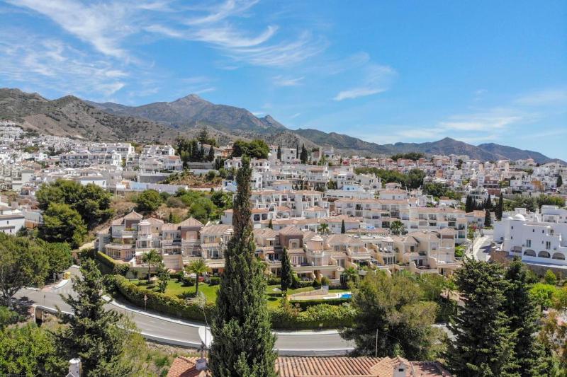 Nerja Paradise Rentals - Villa Perla - image 12