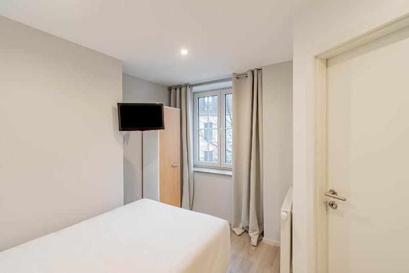 Single Room image 4