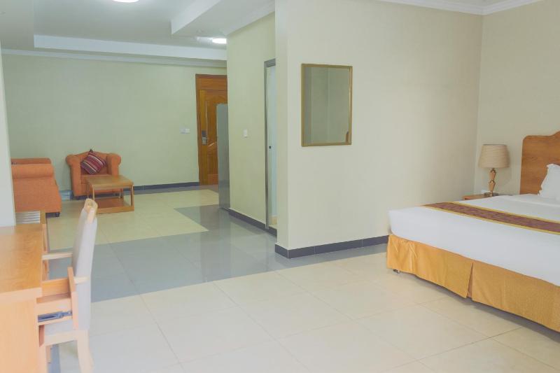 Tropical Plaza Apartments - image 11