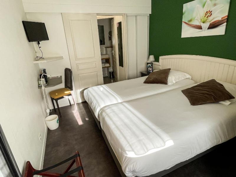 Garden Hotel Rennes Centre Gare - image 37