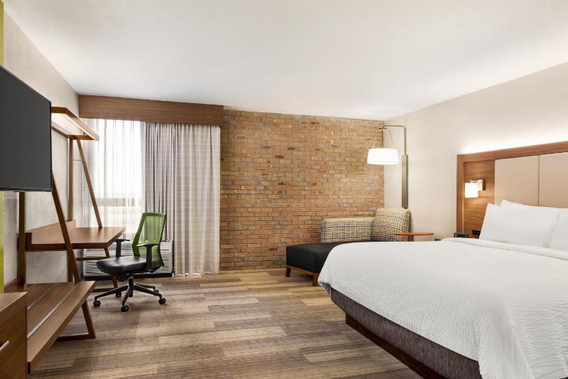 Standard King Room with Extra Space image 2