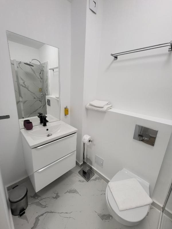 Twin Room image 2