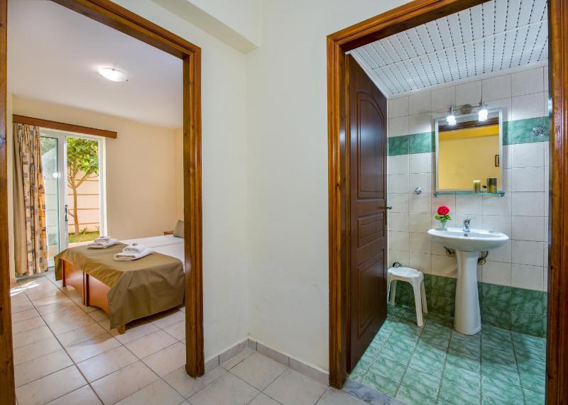 One-Bedroom Apartment image 4