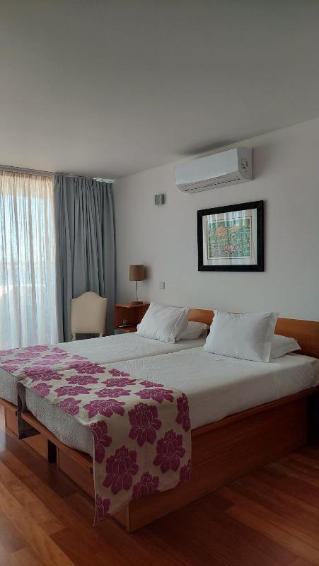 Twin Room with Lake View image 1