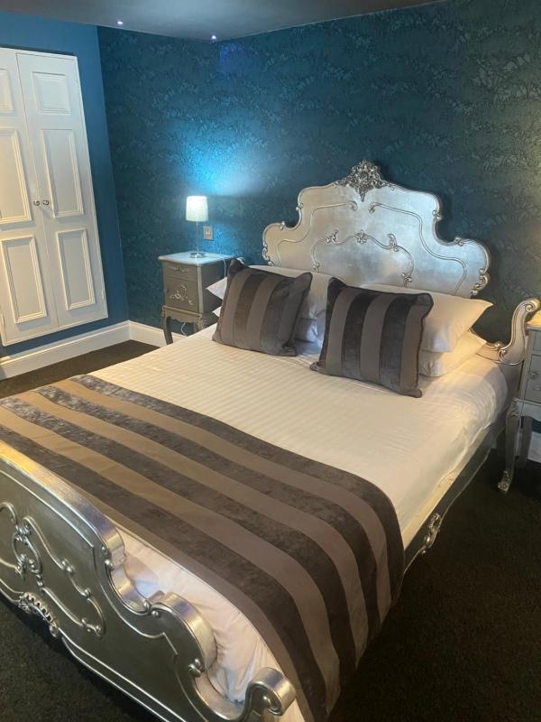Deluxe King Room image 2