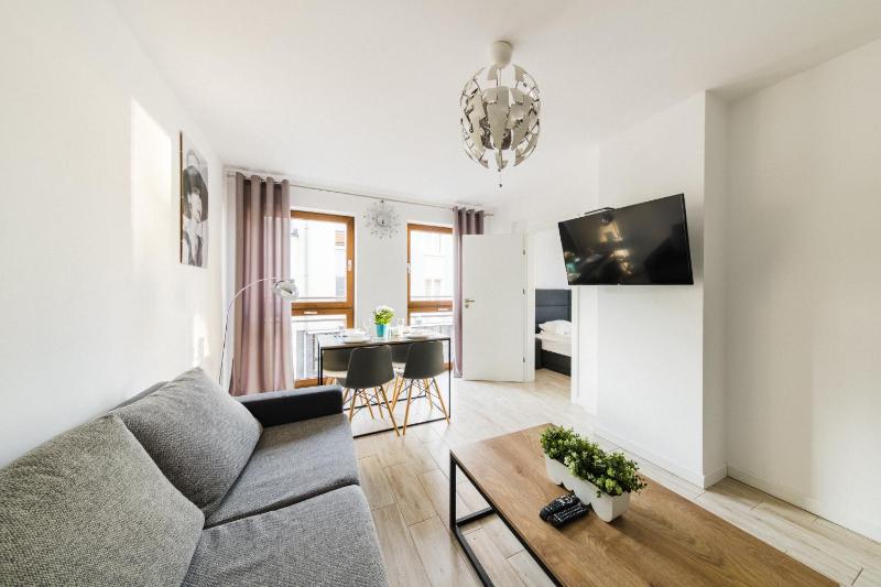 Apartamenty Bałtyckie - Grand Baltic - WIFI Klimatyzacja Sala Zabaw Taras wypoczynkowy centrum Ustki - image 5