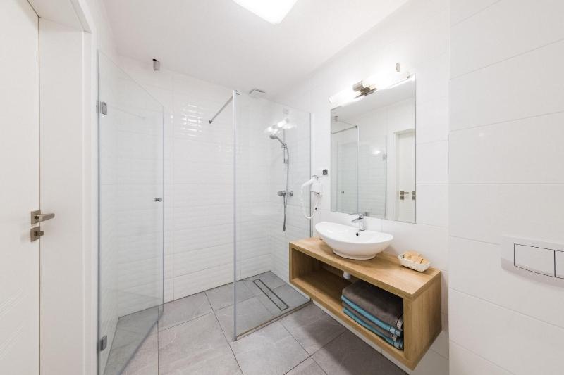 Apartamenty Bałtyckie - Grand Baltic - WIFI Klimatyzacja Sala Zabaw Taras wypoczynkowy centrum Ustki - image 29