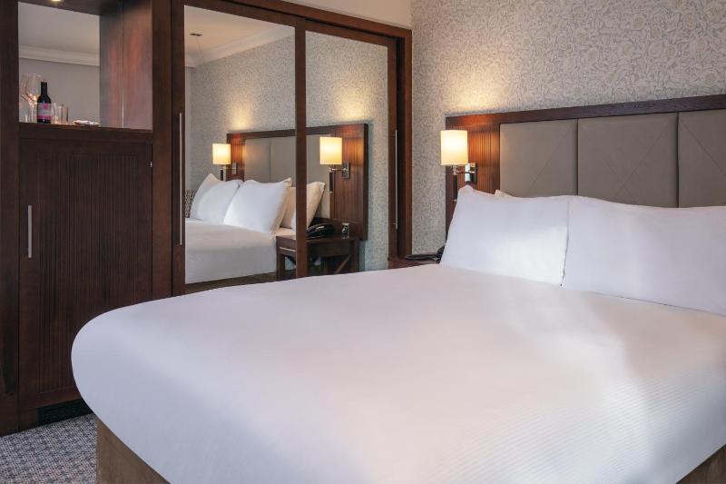 Classic Double Room image 3