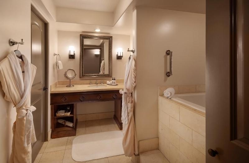 King Room image 2
