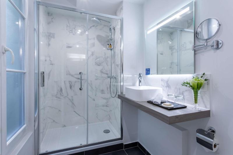 Signature Suite image 3