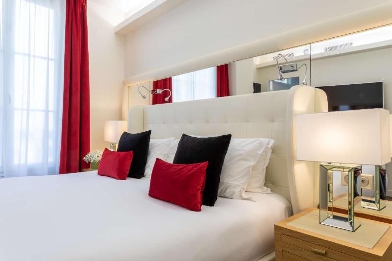 Deluxe King Room image 4