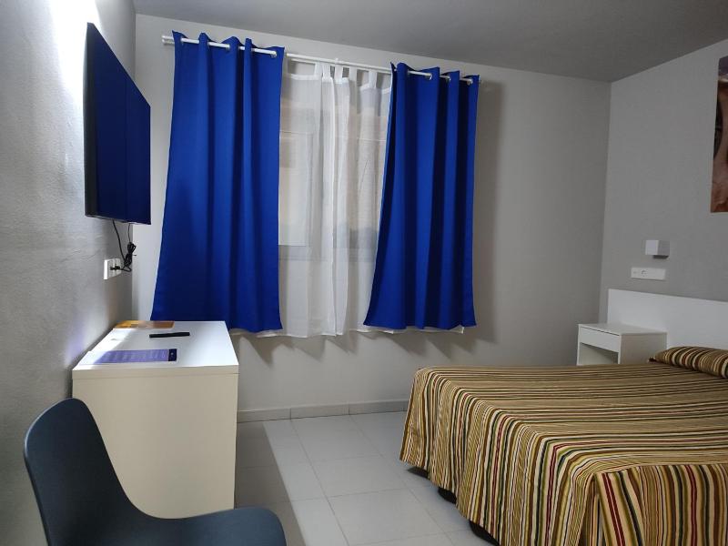 Double or Twin Room image 4