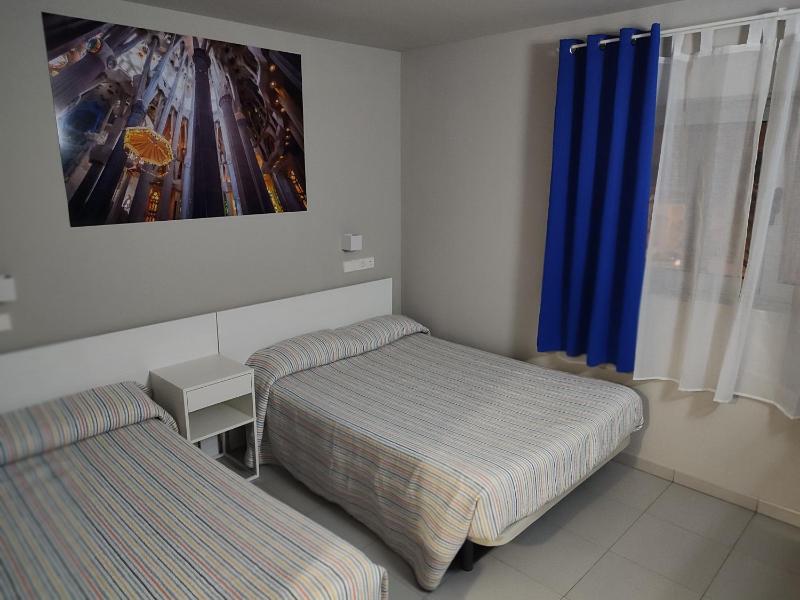 Comfort Triple Room image 3