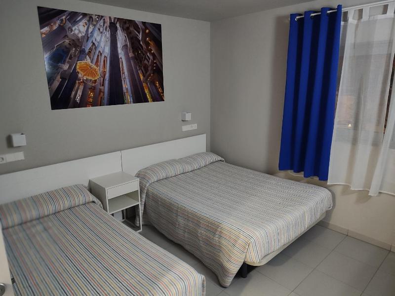 Comfort Triple Room image 2