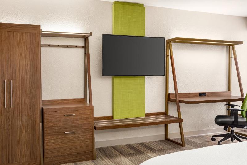 Standard King Room with Extra Space image 4