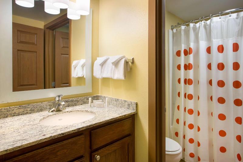 Two Bedroom Suite - Queen in Each image 2