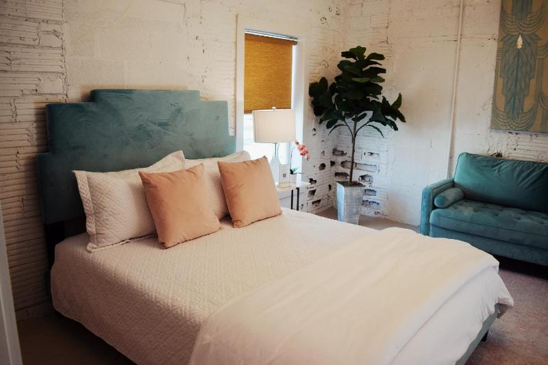 Room 1 Oleander Hotel Boutique Hotel Near Galveston Cruise Port - image 14