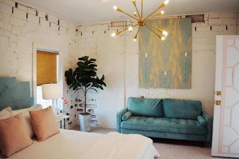 Room 1 Oleander Hotel Boutique Hotel Near Galveston Cruise Port - image 27