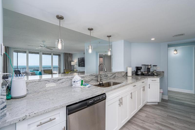 Immaculate Direct Gulf Front 3 Bedroom Condo - Gullwing 505 condo - image 16
