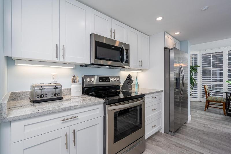 Immaculate Direct Gulf Front 3 Bedroom Condo - Gullwing 505 condo - image 2