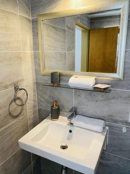 Single Room image 4