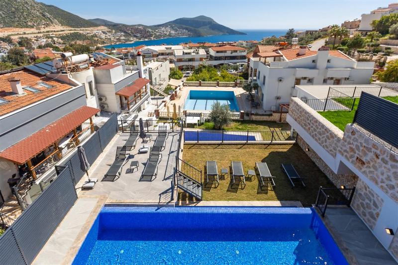 Villa Kamile Sultan Deniz manzaralı jakuzili villa - image 14
