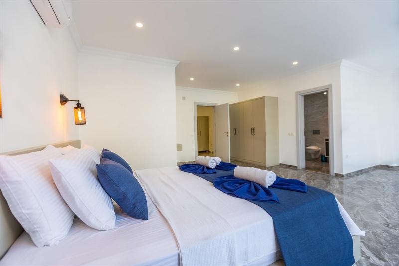 Villa Kamile Sultan Deniz manzaralı jakuzili villa - image 18