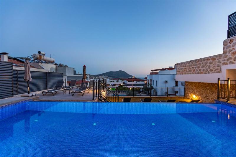 Villa Kamile Sultan Deniz manzaralı jakuzili villa - image 17