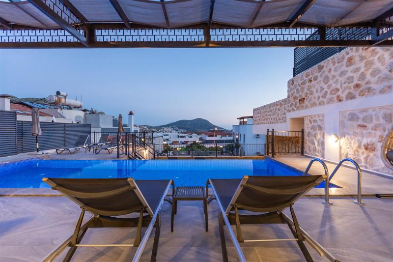 Villa Kamile Sultan Deniz manzaralı jakuzili villa - image 4