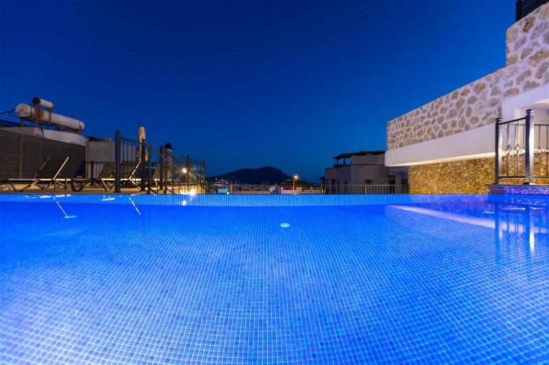 Villa Kamile Sultan Deniz manzaralı jakuzili villa - image 27