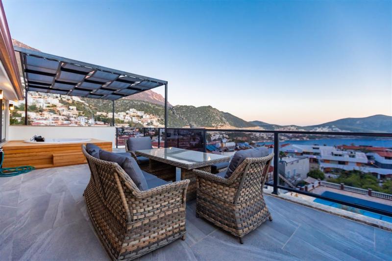 Villa Kamile Sultan Deniz manzaralı jakuzili villa - image 20