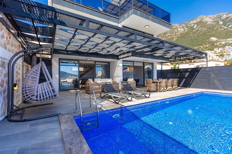 Villa Kamile Sultan Deniz manzaralı jakuzili villa - image 21