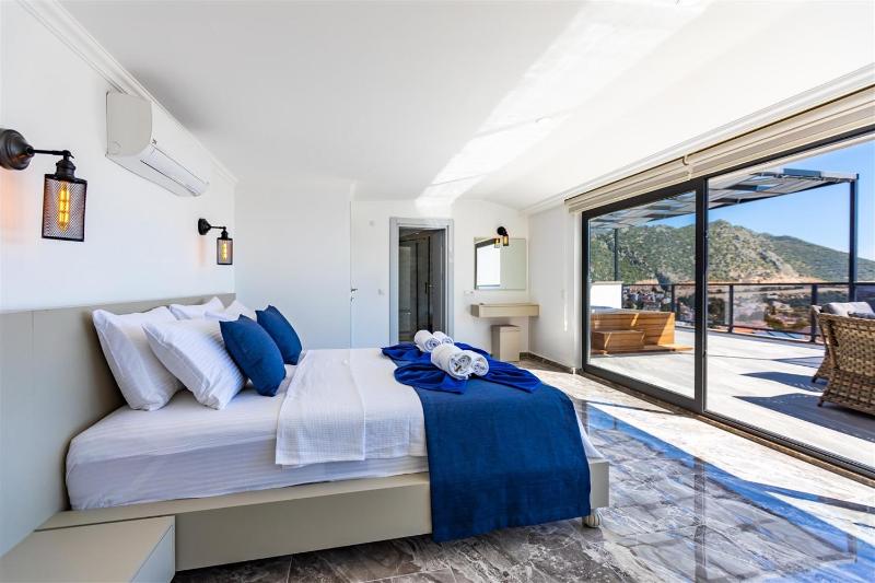 Villa Kamile Sultan Deniz manzaralı jakuzili villa - image 21