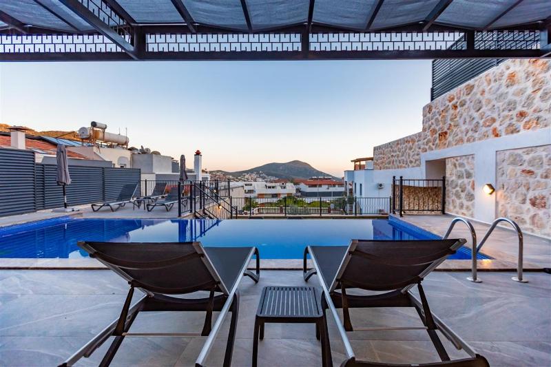 Villa Kamile Sultan Deniz manzaralı jakuzili villa - image 19