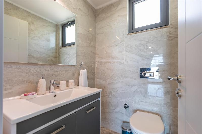 Villa Kamile Sultan Deniz manzaralı jakuzili villa - image 42
