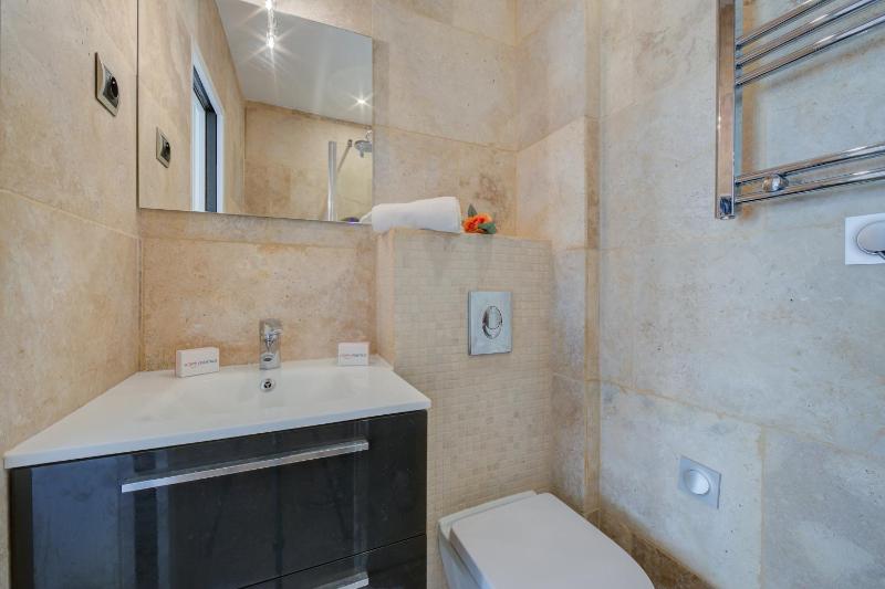 Appartement Angé 100m de la mer - Happy Rentals - image 7