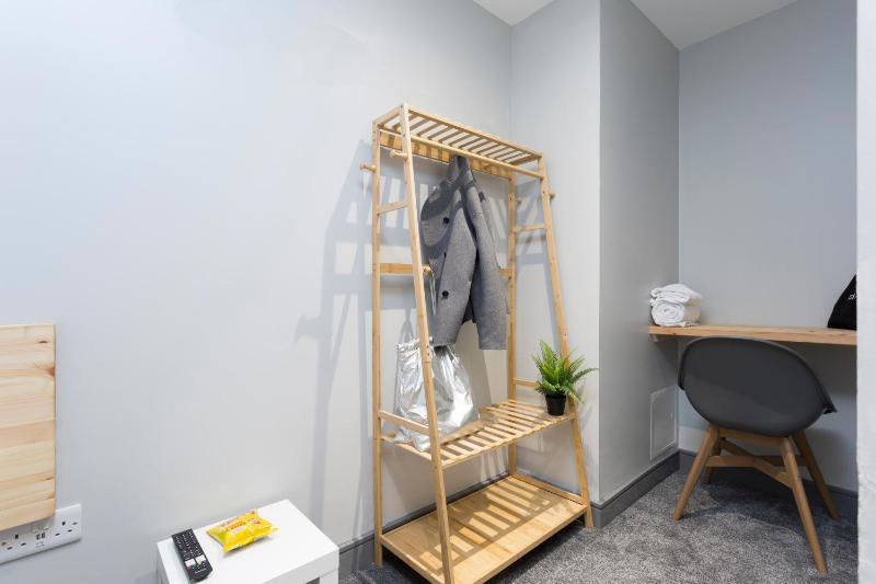 Single Room image 3