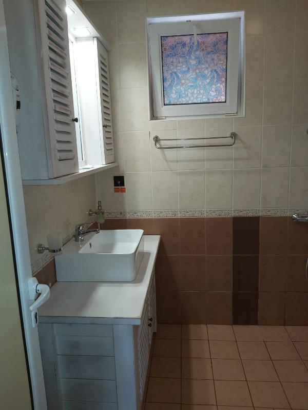 Large Double Room image 4
