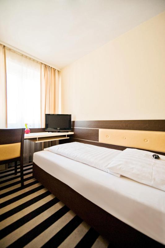 Small Single Room image 1