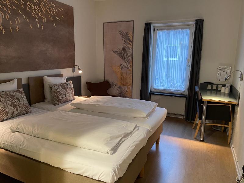 Double Room with Extra Bed image 3